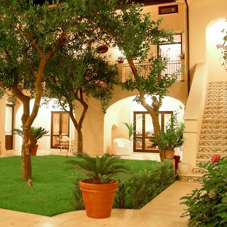 L' Antico Cortile Otel Caserta Dış mekan fotoğraf