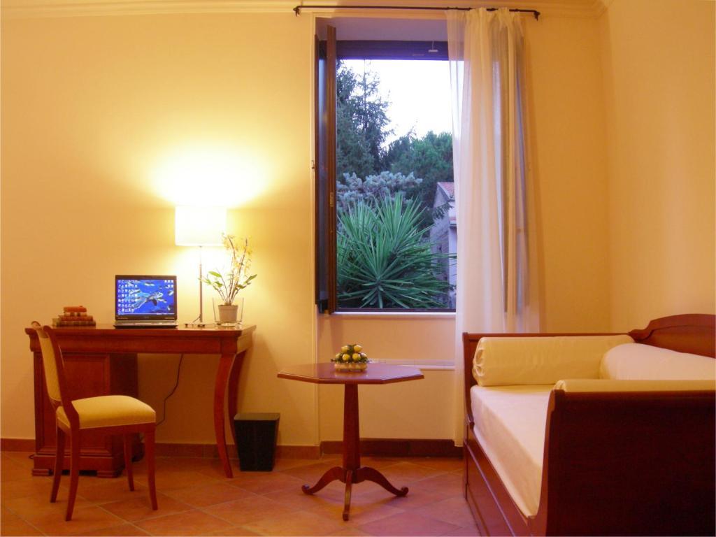 L' Antico Cortile Otel Caserta Oda fotoğraf