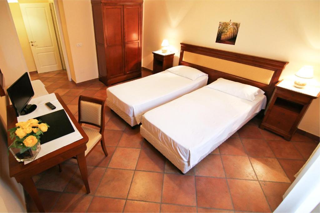 L' Antico Cortile Otel Caserta Oda fotoğraf