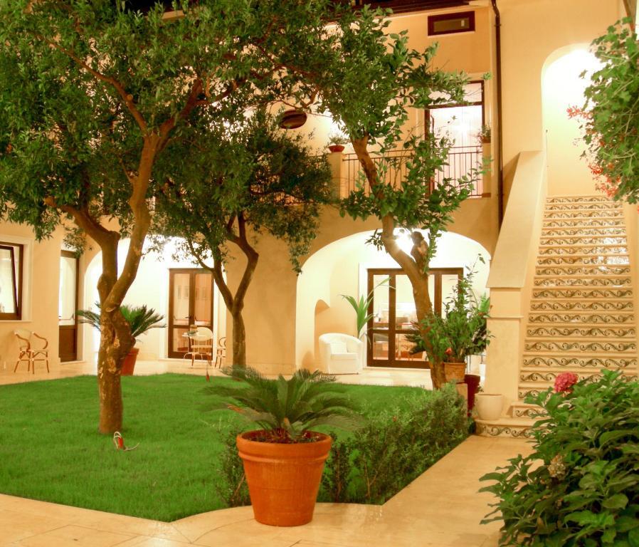 L' Antico Cortile Otel Caserta Dış mekan fotoğraf